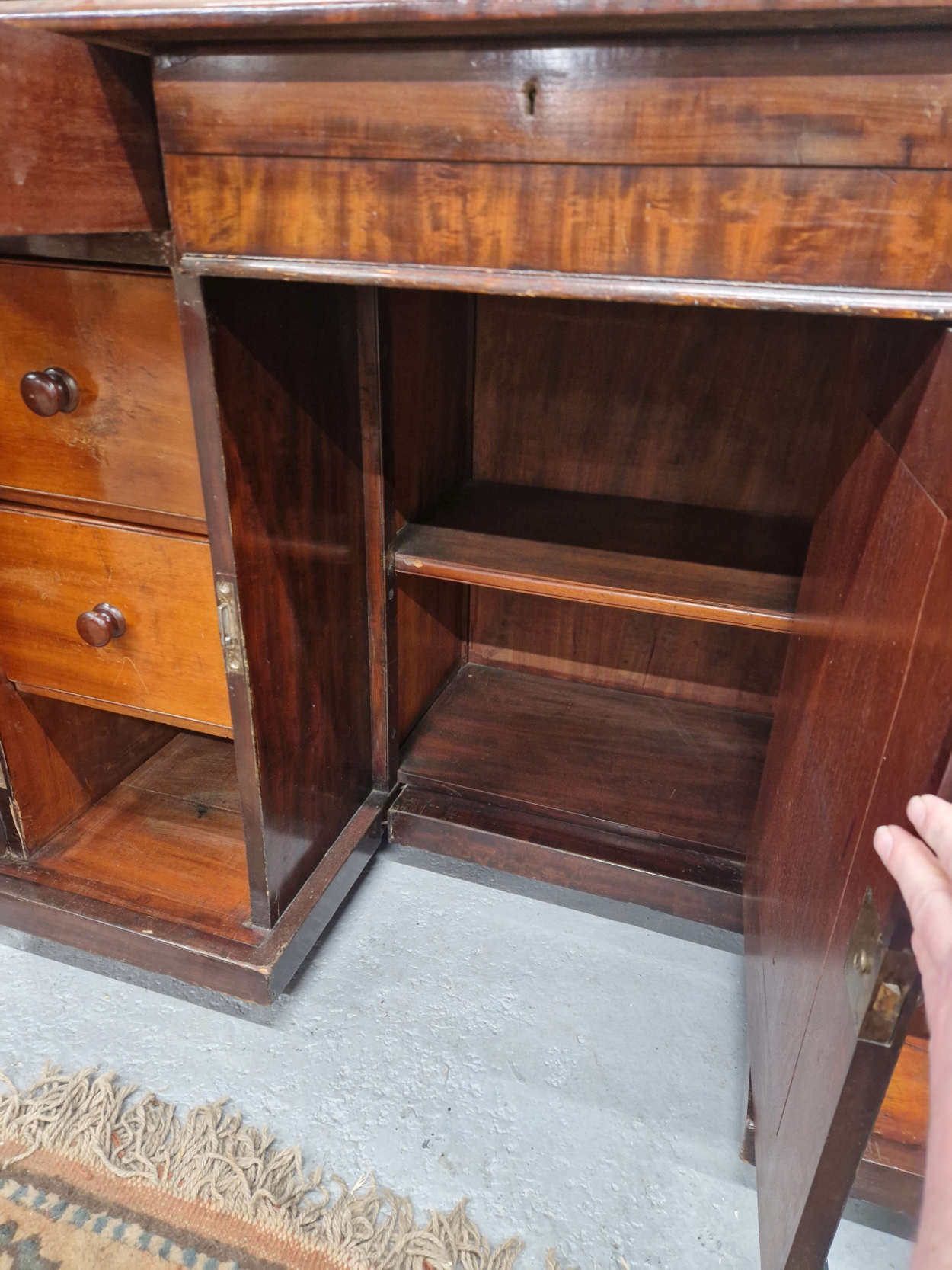 A 19th C. MAHOGANY PEDESTAL DESK WITH THREE APRON DRAWERS OVER A CENTRAL RECESSED CUPBOARD FLANKED - Image 6 of 6