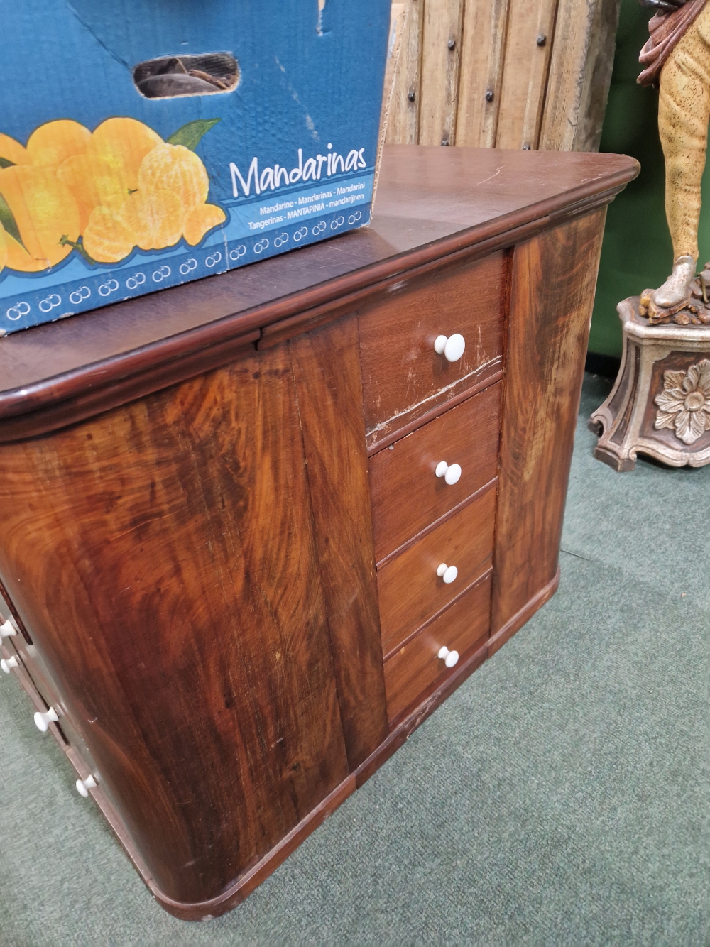 A MAHOGANY SHOP COUNTER FITTED WITH MULTIPLE DRAWERS AND CUPBOARDS EACH WITH WHITE CERAMIC KNOB - Image 12 of 23
