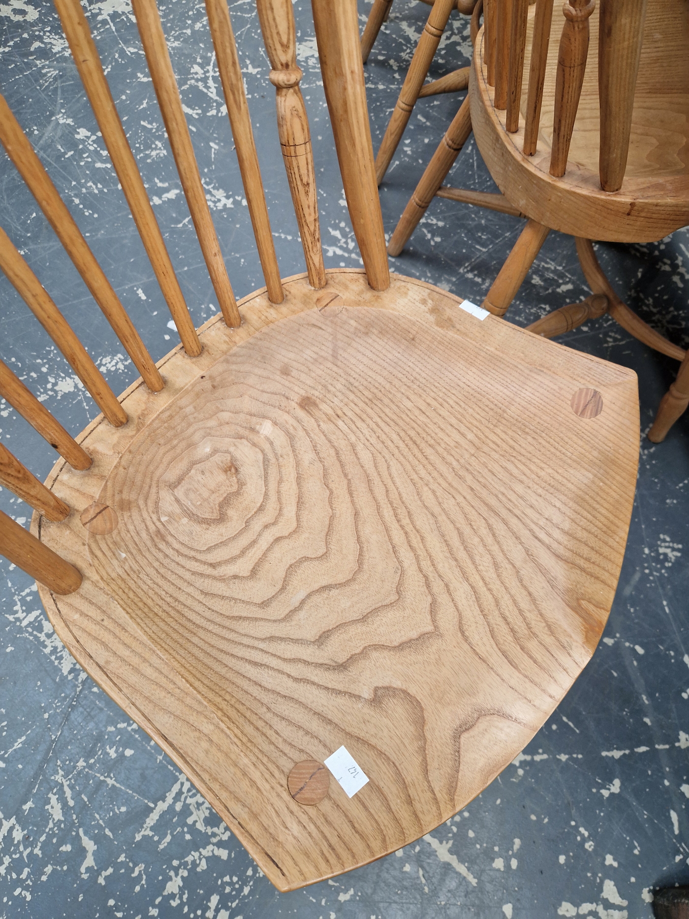 A PAIR OF BESPOKE WINDSOR TYPE CHAIRS EN SUITE WITH FOUR STICK BACK CHAIRS ALL WITH SADDLE SEATS - Image 4 of 4