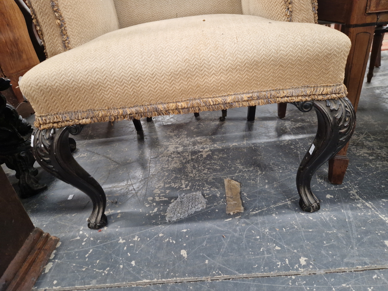 AN ANTIQUE MAHOGANY WING BACK ARMCHAIR, THE CABRIOLE FRONT LEGS ON PAW FEET - Image 2 of 5