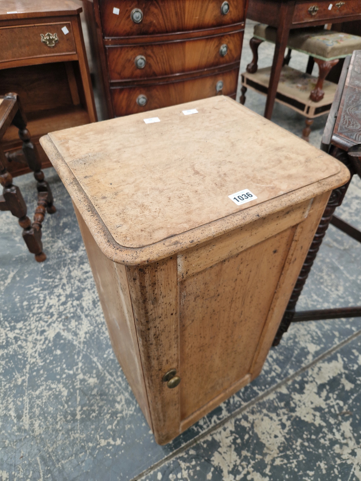 A PINE BEDSIDE CUPBOARD - Image 2 of 3