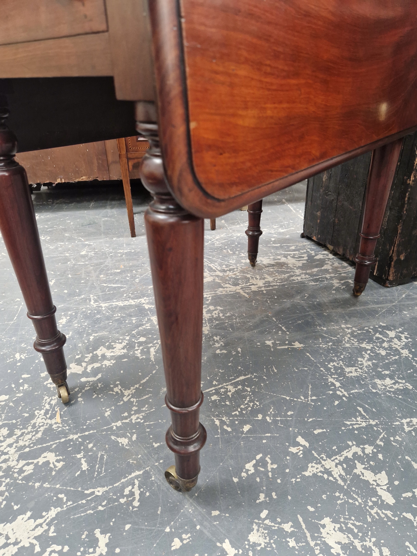 A 19th C. MAHOGANY PEMBROKE TABLE, THE RECTANGULAR FLAP TOP ABOVE DRAWERS TO EACH END AND - Image 6 of 7