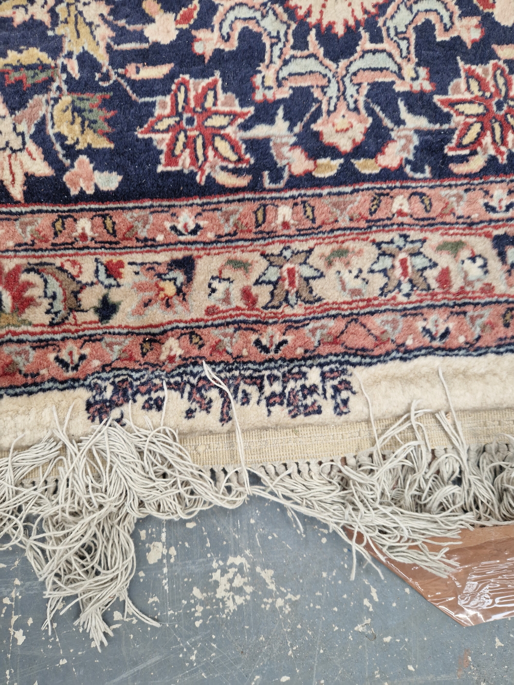 AN ORIENTAL CARPET OF CLASSIC PERSIAN DESIGN 370 x 274 cm. - Image 4 of 10