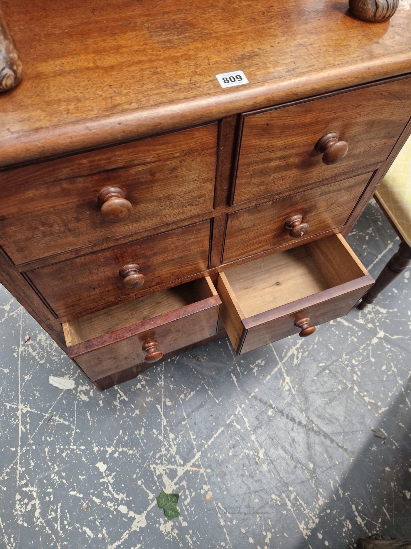 A MAHOGANY CHEST OF TWO BANKS OF FOUR DRAWERS. W 69 x D 51 x H 90cms. - Image 6 of 7