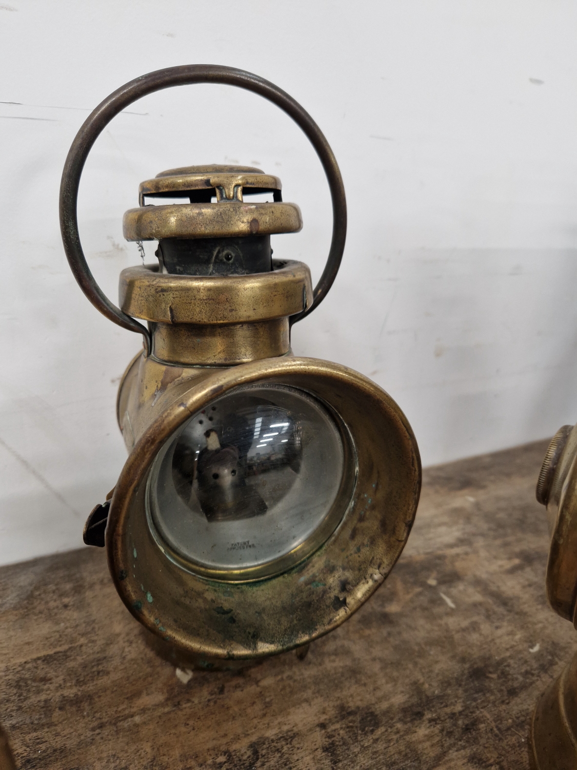 A RARE PAIR OF LUCAS "KING OF THE ROAD" VETERAN AUTOMOBILE HEADLAMPS. TOGETHER WITH A GRIFFITHS - Image 4 of 7