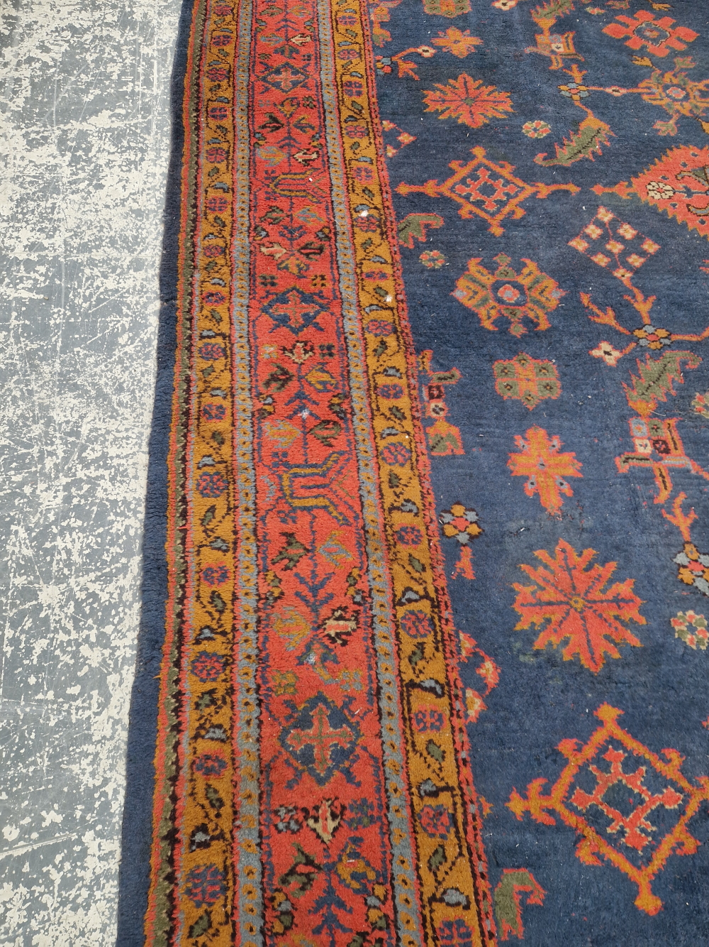 AN ANTIQUE TURKISH OUSHAK CARPET. 390 x 320 cm (LOSSES) - Image 6 of 15