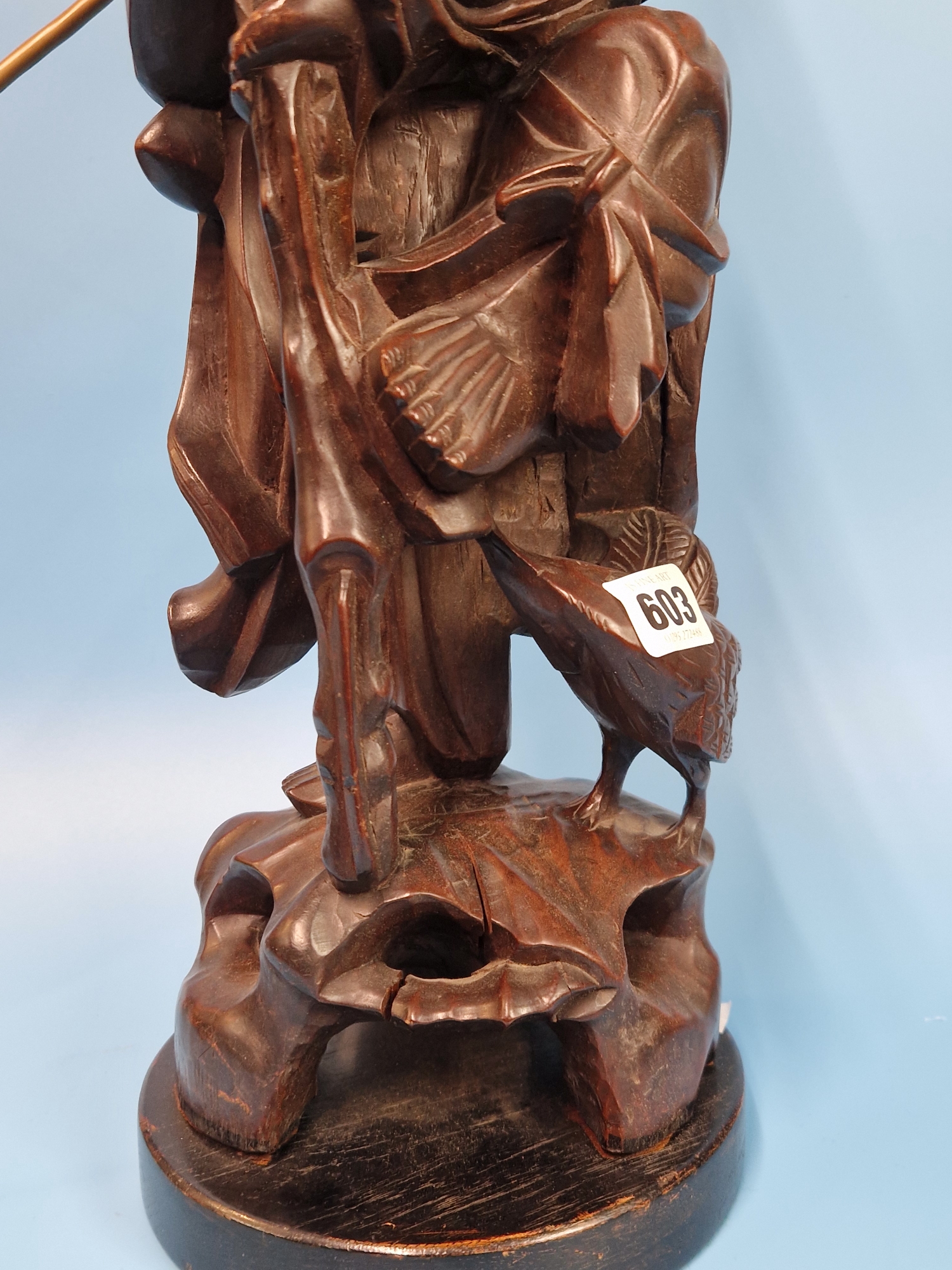 A CHINESE CARVED WOOD TABLE LAMP IN FORM OF THE DAOIST IMMORTAL LITIEGUAI. H 56cms. - Image 3 of 4