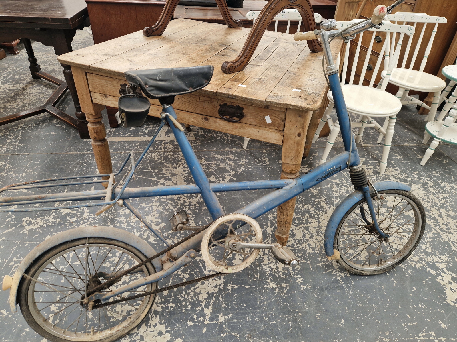 A MOULTON BLUE STOWAWAY BICYCLE - Image 4 of 6