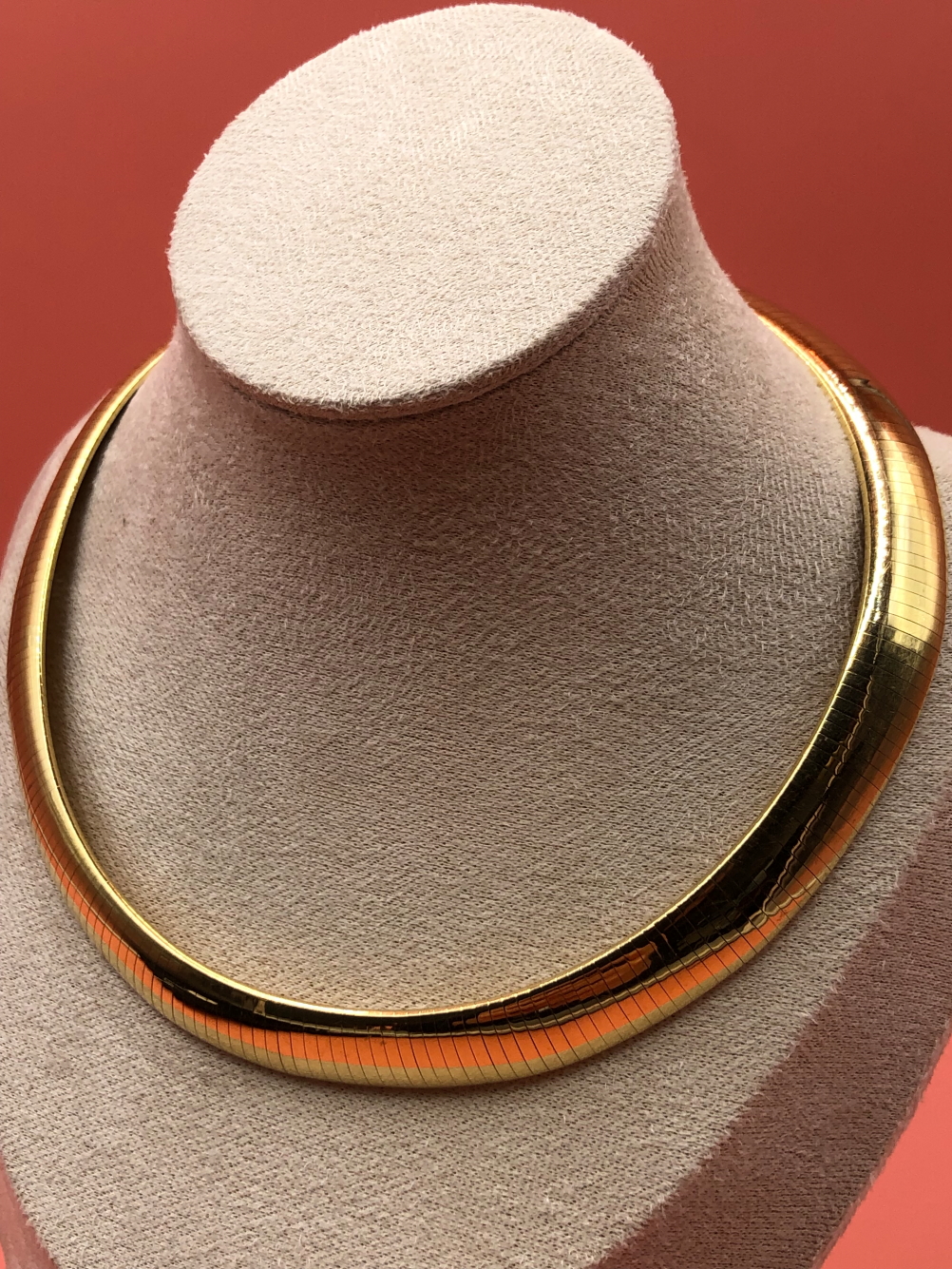 AN ITALIAN DESIGN FLAT COLLAR NECKLACE. THE CLASP STAMPED 14K, ITALY, WITH INDISTINCT MAKERS MARK. - Image 2 of 7