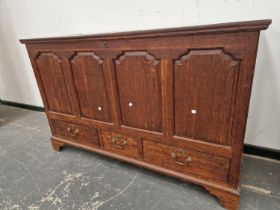 AN 18th C. OAK MULE CHEST, THE FOUR PANELLED FRONT ABOVE THREE DRAWERS AND BRACKET FEET. W 146 x D