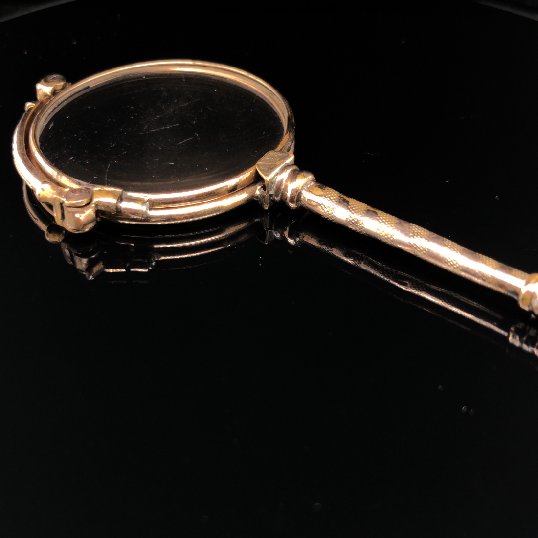 A PAIR OF ANTIQUE UNHALLMARKED, ASSESSED AS 9ct GOLD FOLDING LORGNETTE AND TWO OTHER PLATED PAIRS. - Image 3 of 5