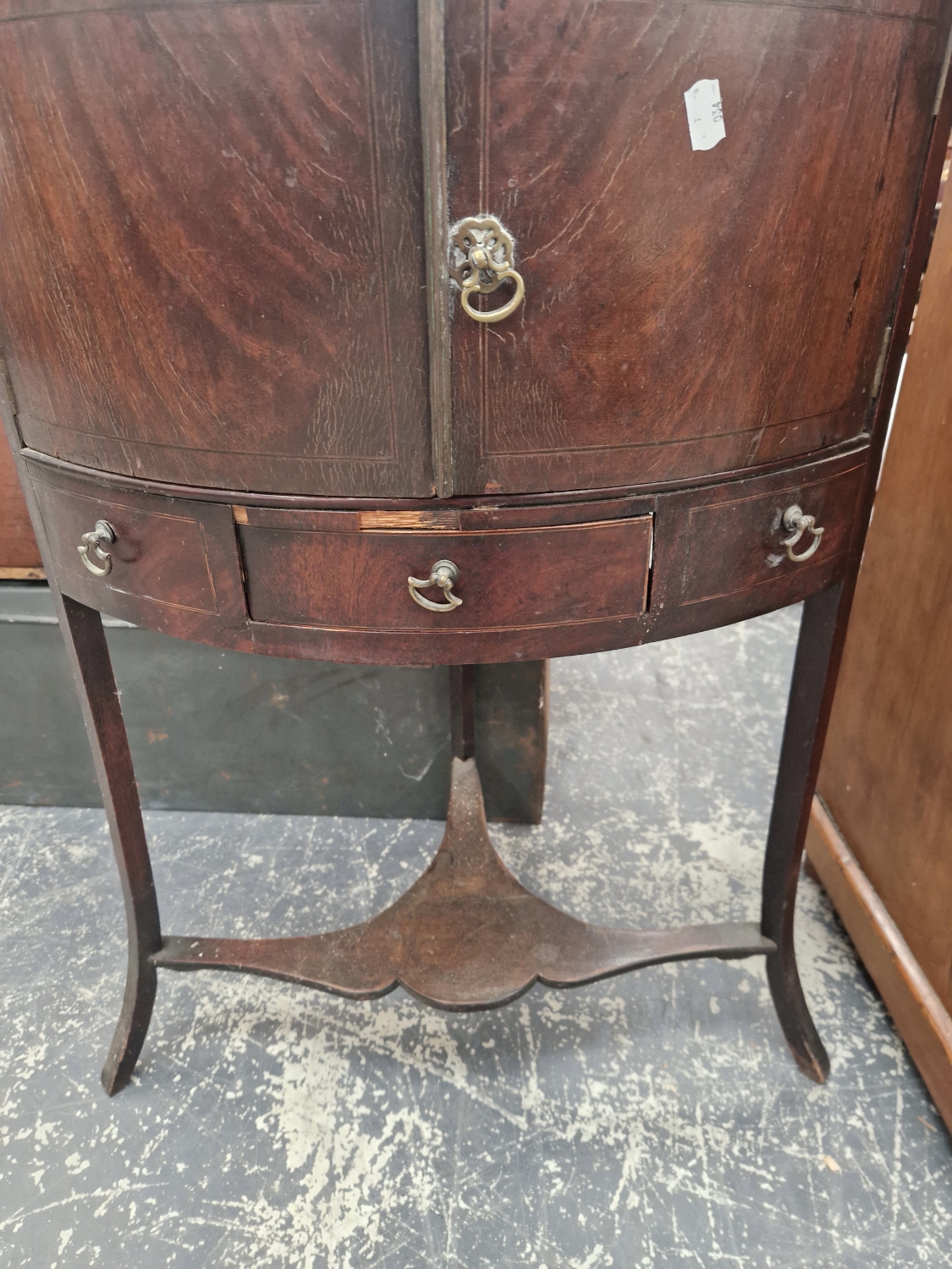 A REGENCY MAHOGANY CORNER WASH STAND. - Image 3 of 3