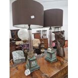A PAIR OF GLASS REEDED COLUMN TABLE LAMPS ON BRONZE SQUARE SECTION BASES