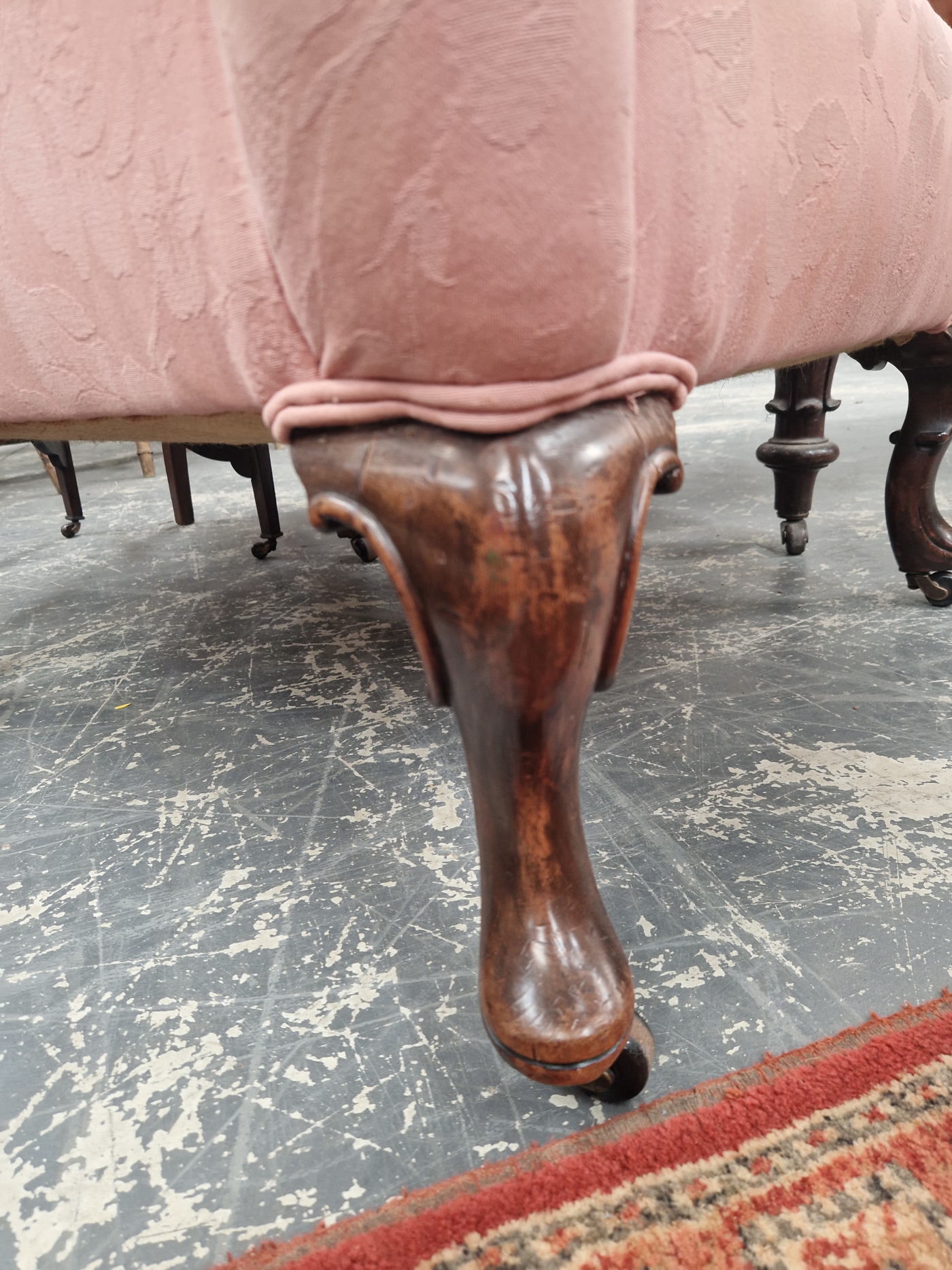 A MAHOGANY WING BACK ARMCHAIR BUTTON UPHOLSTERED IN PINK - Image 6 of 6
