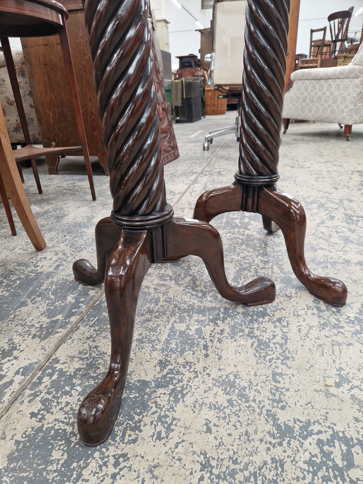 A PAIR OF MAHOGANY TORCHERES, THE DISHED CIRCULAR TOPS ON SPIRAL TWIST COLUMNS AND TRIPODS - Image 2 of 7