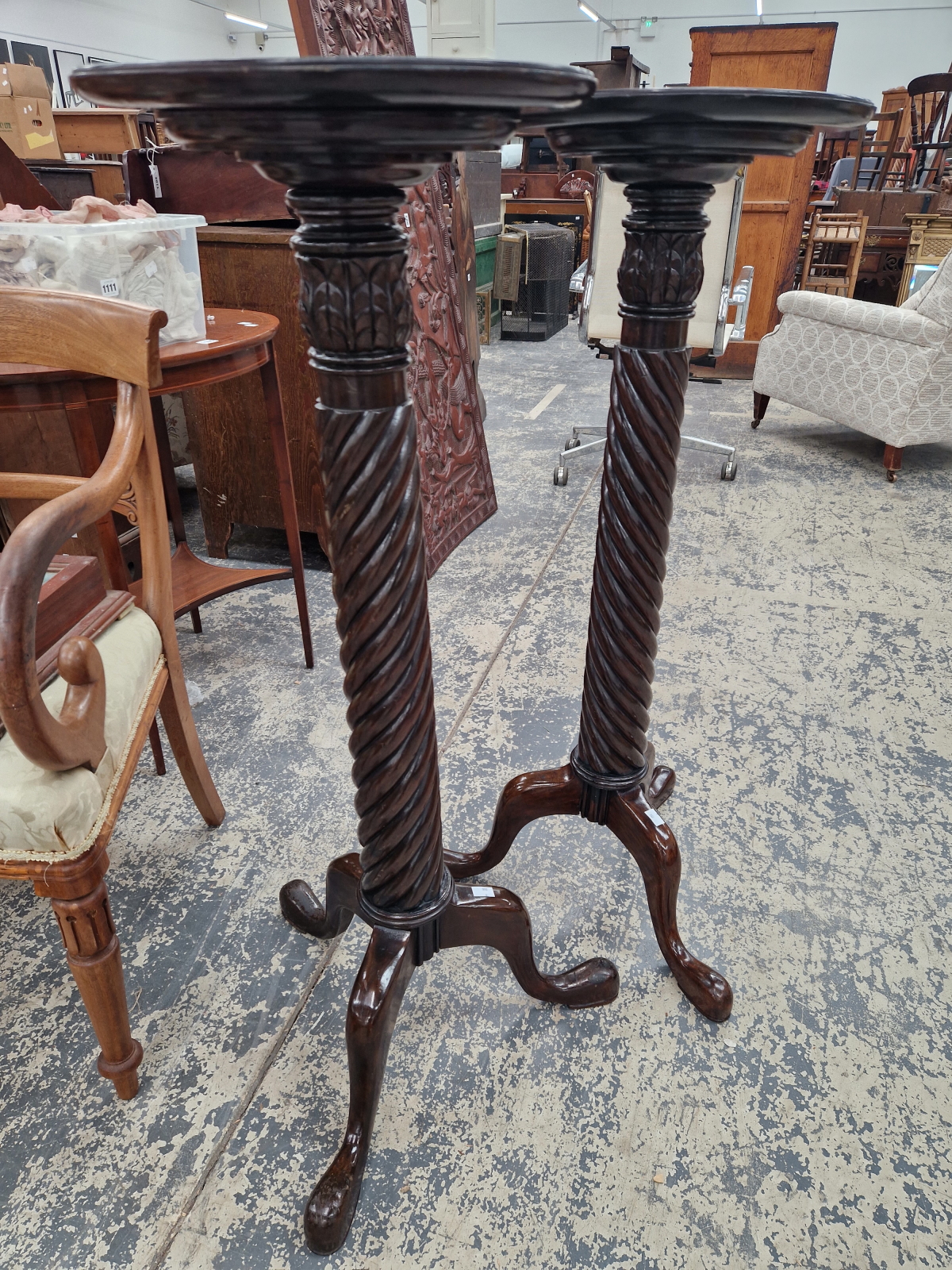 A PAIR OF MAHOGANY TORCHERES, THE DISHED CIRCULAR TOPS ON SPIRAL TWIST COLUMNS AND TRIPODS