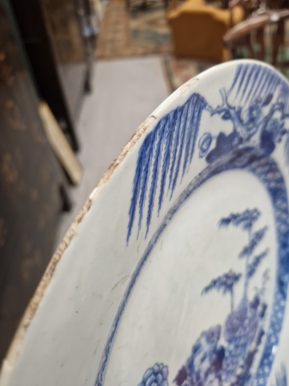 A LATE 18th C. CHINESE BLUE AND WHITE CHARGER PAINTED CENTRALLY WITH PEONY AND BAMBOO GROWING - Image 14 of 20