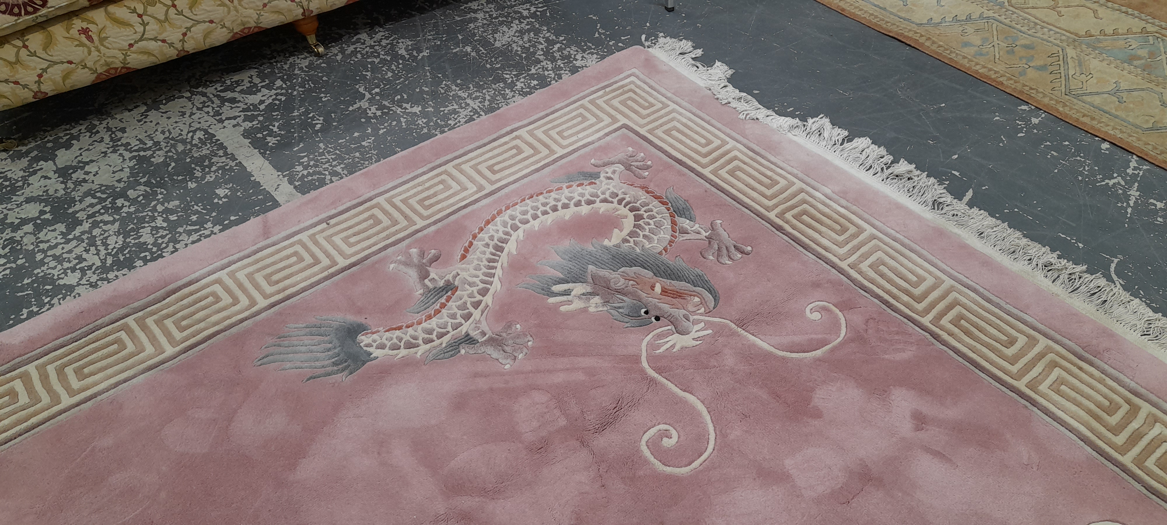 A GOOD QUALITY CHINESE DRAGON CARPET. 370 x 280 cm - Image 5 of 7
