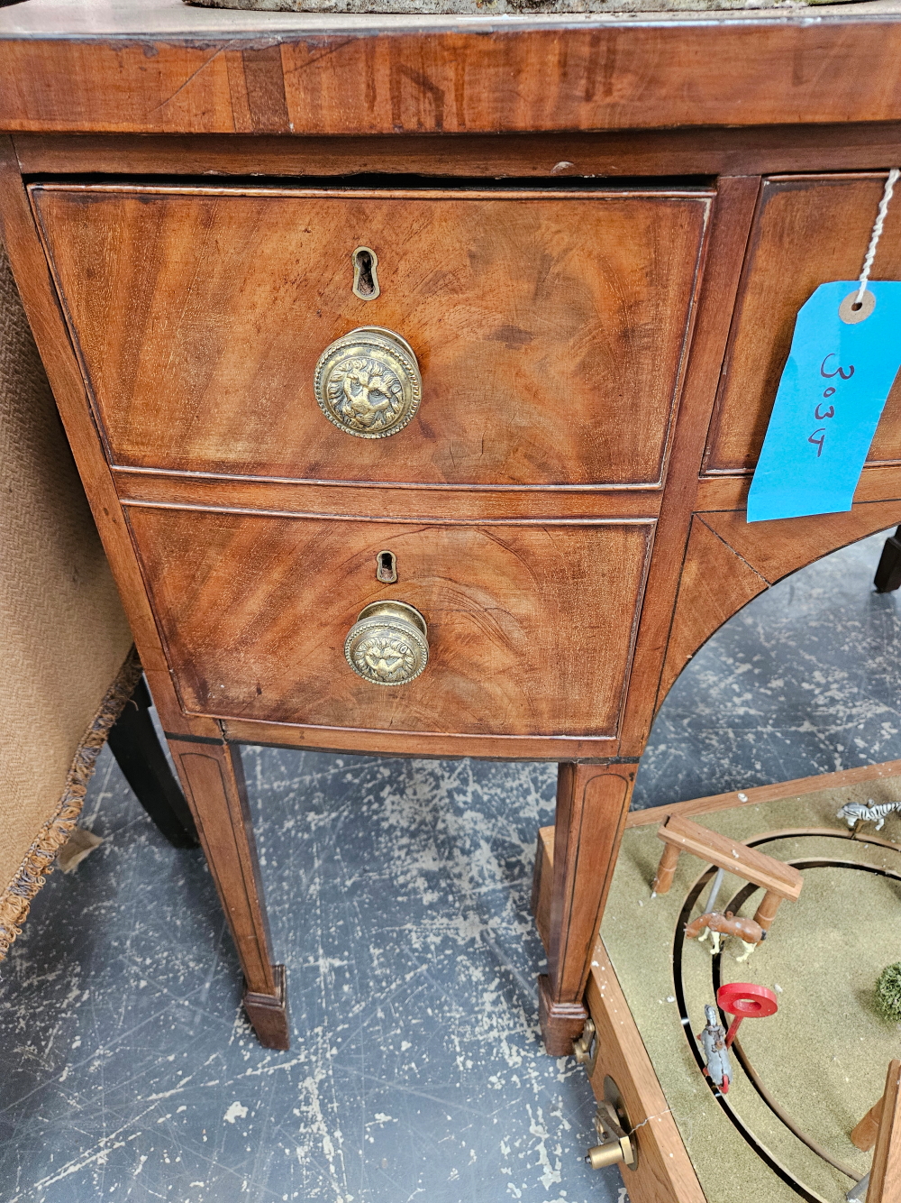 A 19TH CENTURY BOW FRONT SIDEBOARD WITH ARRANGEMENT OF DRAWERS STANDING ON SQUARE TAPERED LEGS - Image 2 of 11