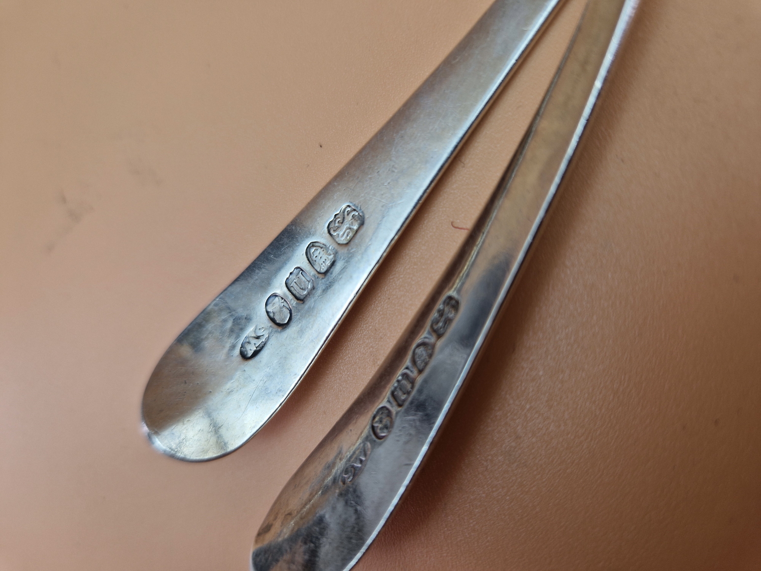 FIFTEEN VARIOUS OLD ENGLISH AND HANOVERIAN PATTERN SILVER SPOONS TOGETHER WITH SEVEN SILVER FORKS, - Image 10 of 15