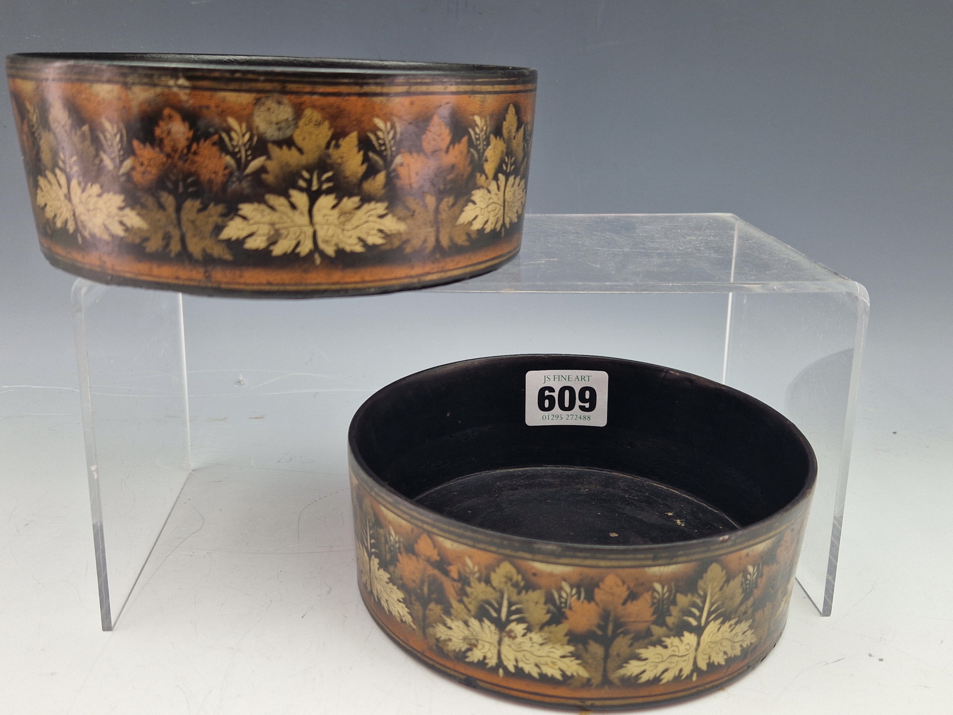 A PAIR OF BLACK PAPIER MACHE WINE COASTERS, THE EXTERIORS GILT IN THREE TONES WITH LEAVES