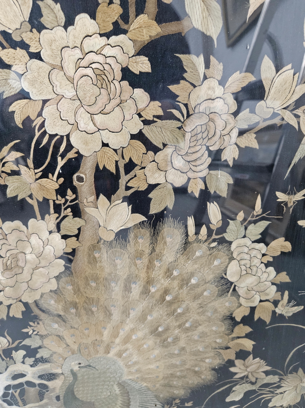 A FINE ORIENTAL SILK EMBROIDERED PANEL. - Image 8 of 12