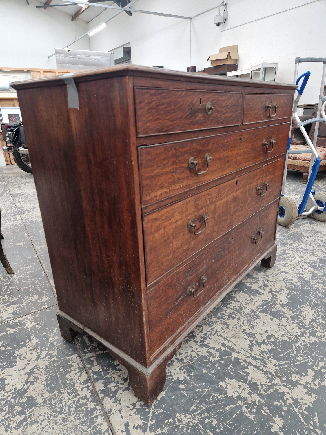 A 19th C. OAK CHEST OF TWO SHORT AND THREE GRADED LONG DRAWERS ON BRACKET FEET. W 123 x D 56 x H - Image 2 of 6