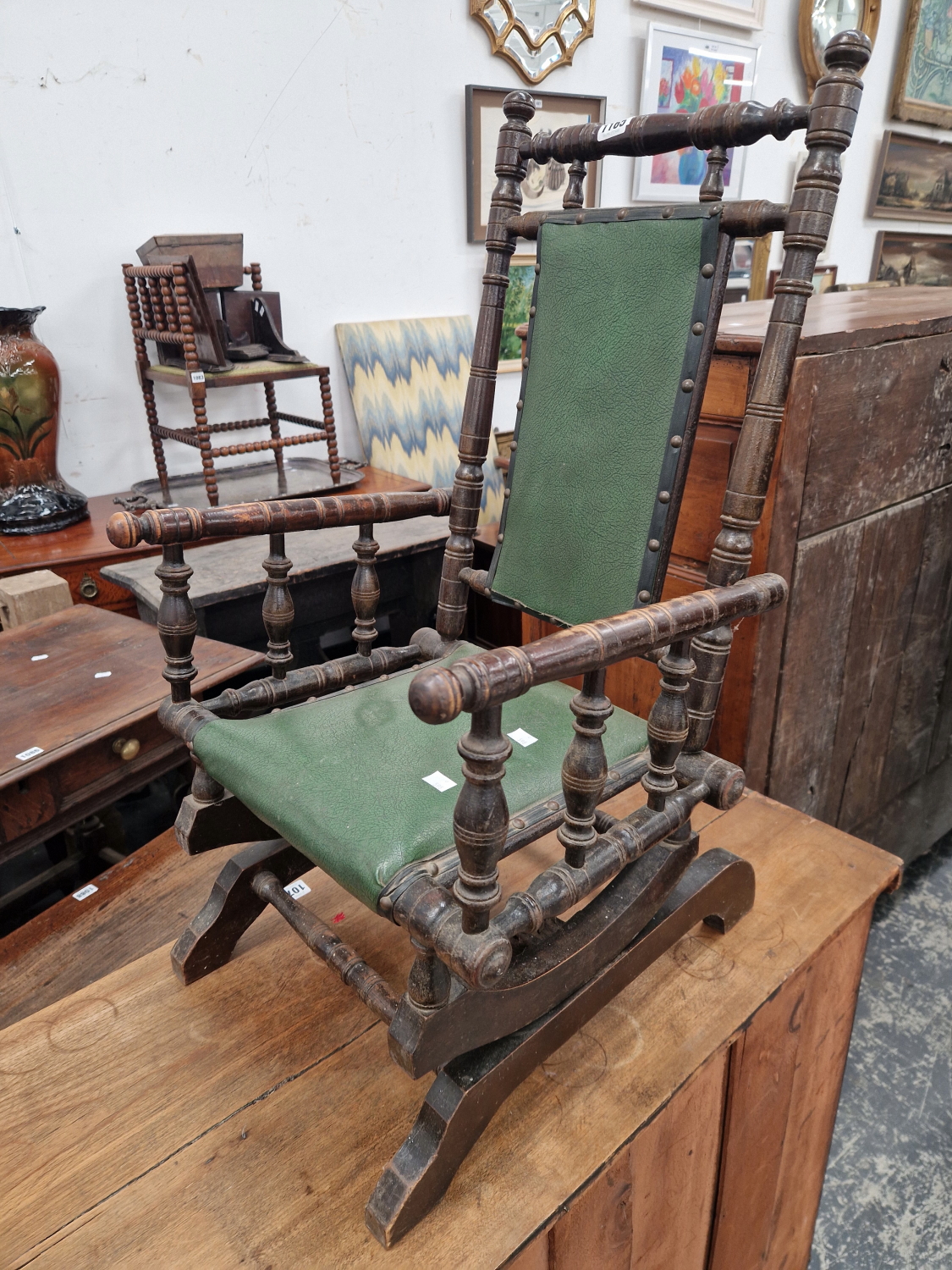 AN ANTIQUE AMERICAN CHILDS ROCKING CHAIR. - Image 2 of 4