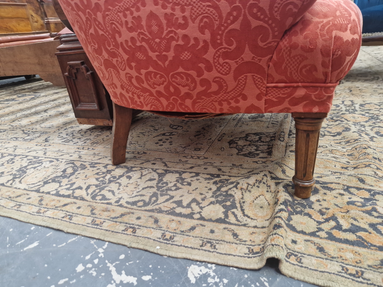 A MAHOGANY ARMCHAIR, THE ROUNDED BACK BUTTON UPHOLSTERED IN TERRACOTTA DAMASK - Image 3 of 4