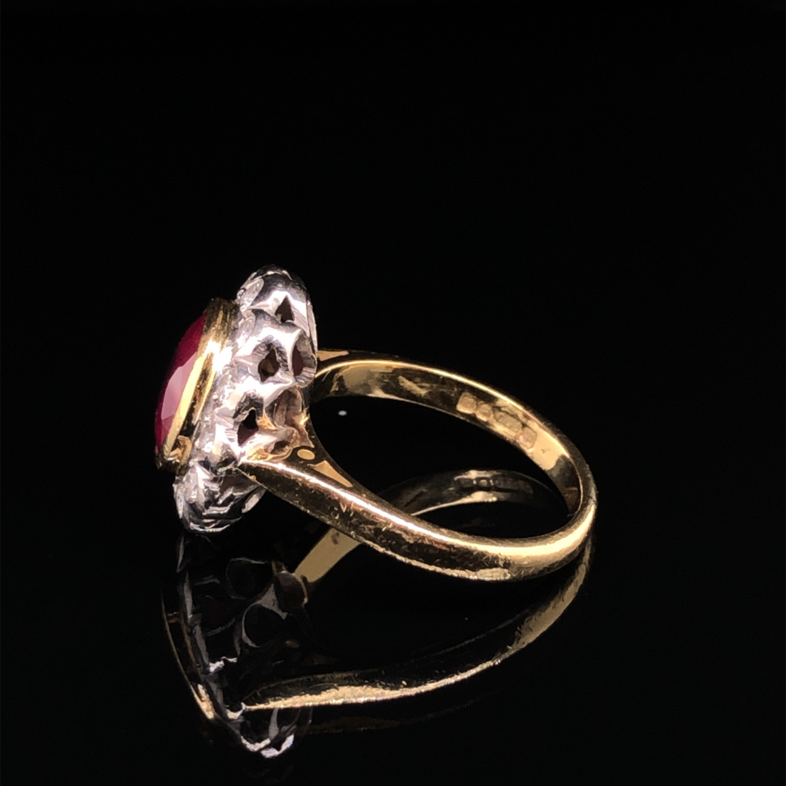 AN 18ct HALLMARKED GOLD RUBY AND DIAMOND OVAL SHAPED CLUSTER RING. THE SINGLE MEDIUM TO DARK - Image 11 of 20