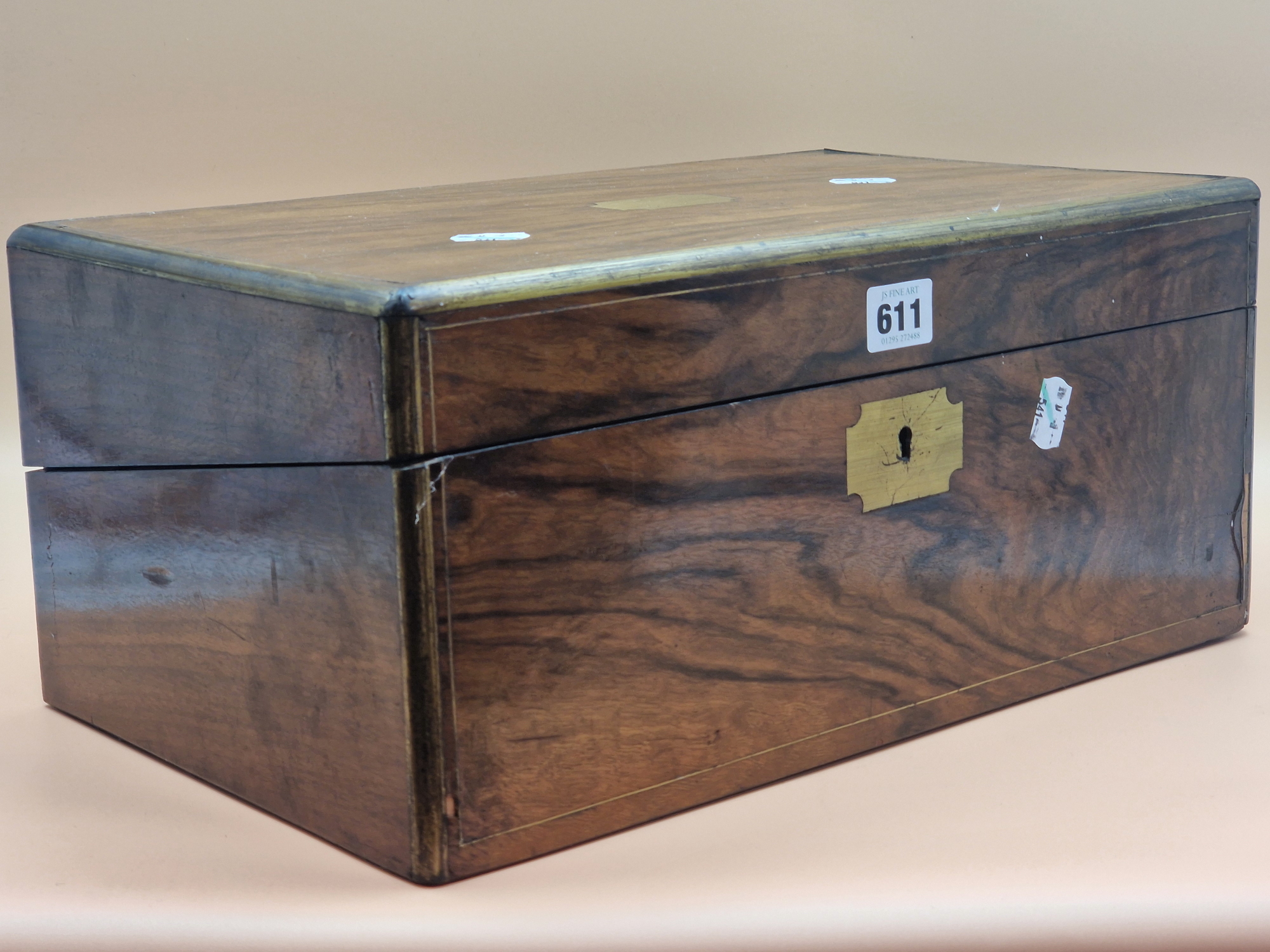 A VICTORIAN BRASS BOUND ROSEWOOD WRITING SLOPE WITH INTERIOR INKWELL, COMPARTMENT AND DRAWERS. W - Image 3 of 8