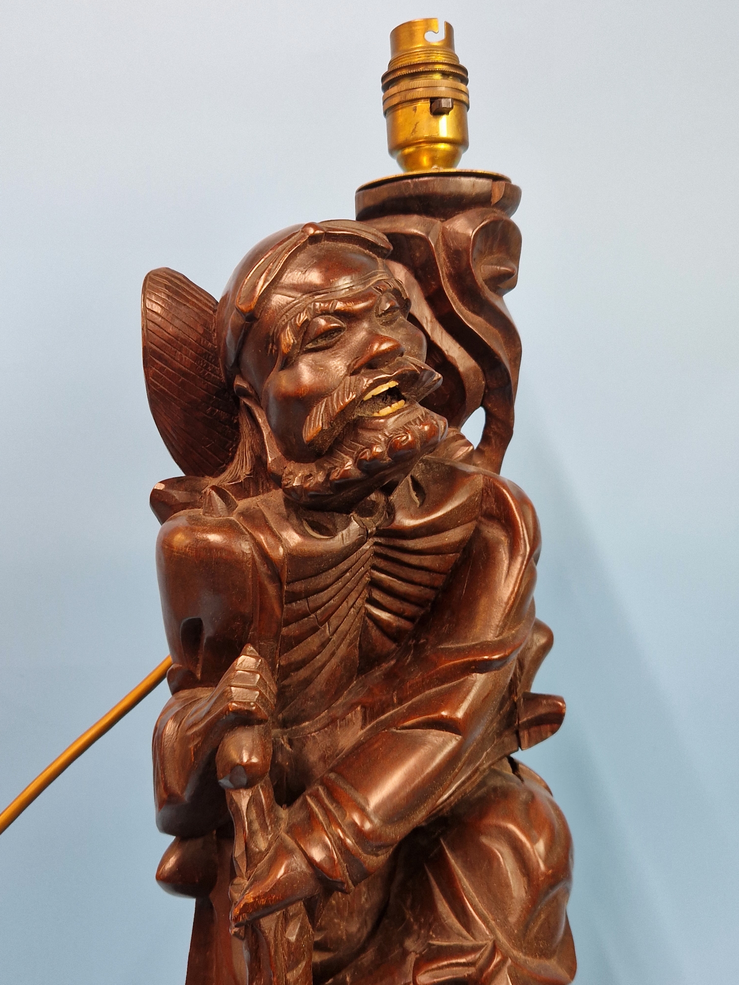 A CHINESE CARVED WOOD TABLE LAMP IN FORM OF THE DAOIST IMMORTAL LITIEGUAI. H 56cms. - Image 2 of 4