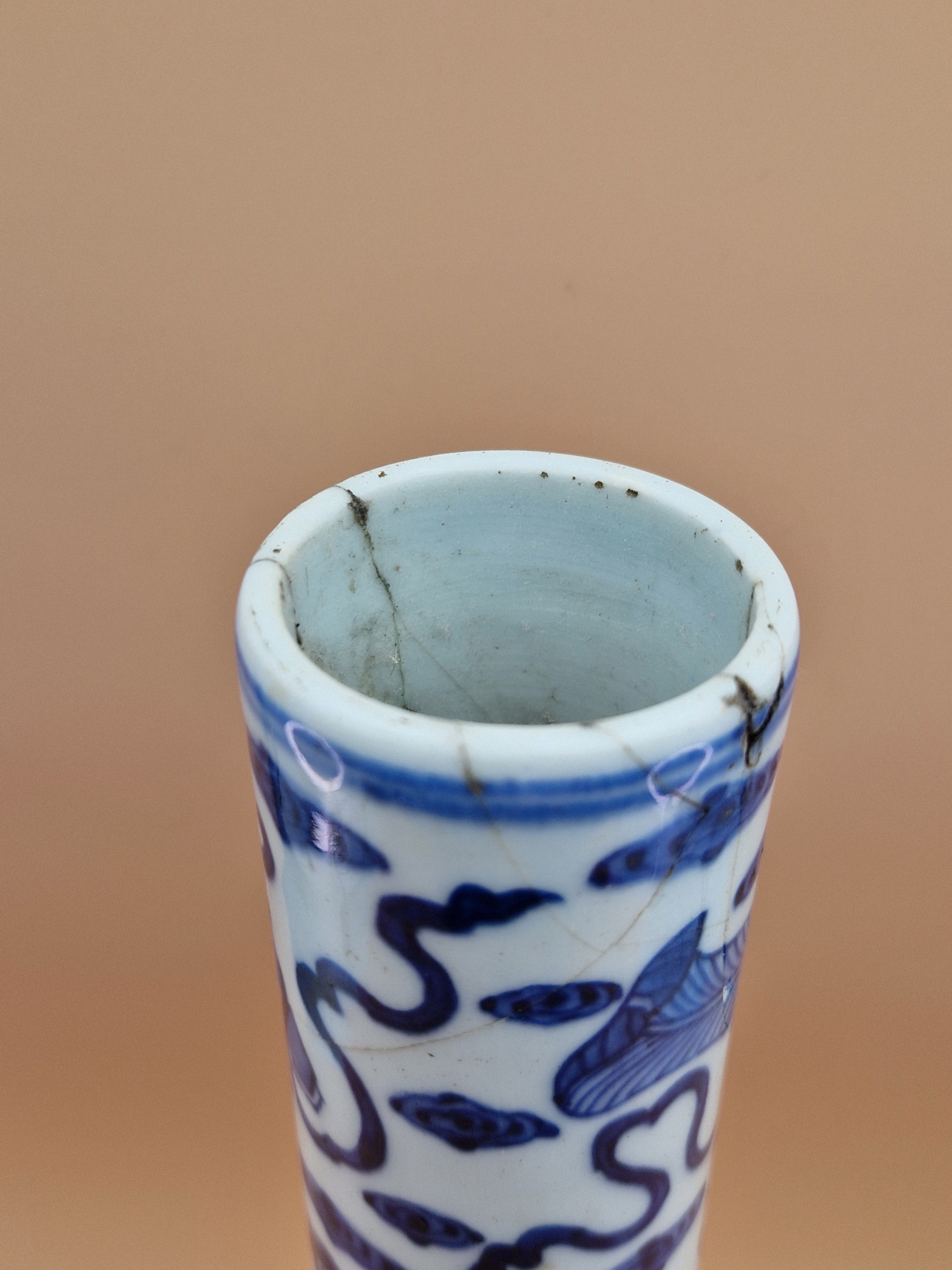 A CHINESE BLUE AND WHITE BOTTLE VASE PAINTED WITH RIBBON TIED PRECIOUS OBJECTS AMONGST CLOUDS. H - Image 6 of 18