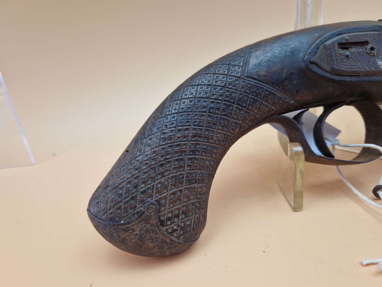 A PROSSER FLINTLOCK PISTOL AND RAMROD, THE FISHTAIL CARVED GRIP ABOVE AN IRON BUTT - Image 4 of 4