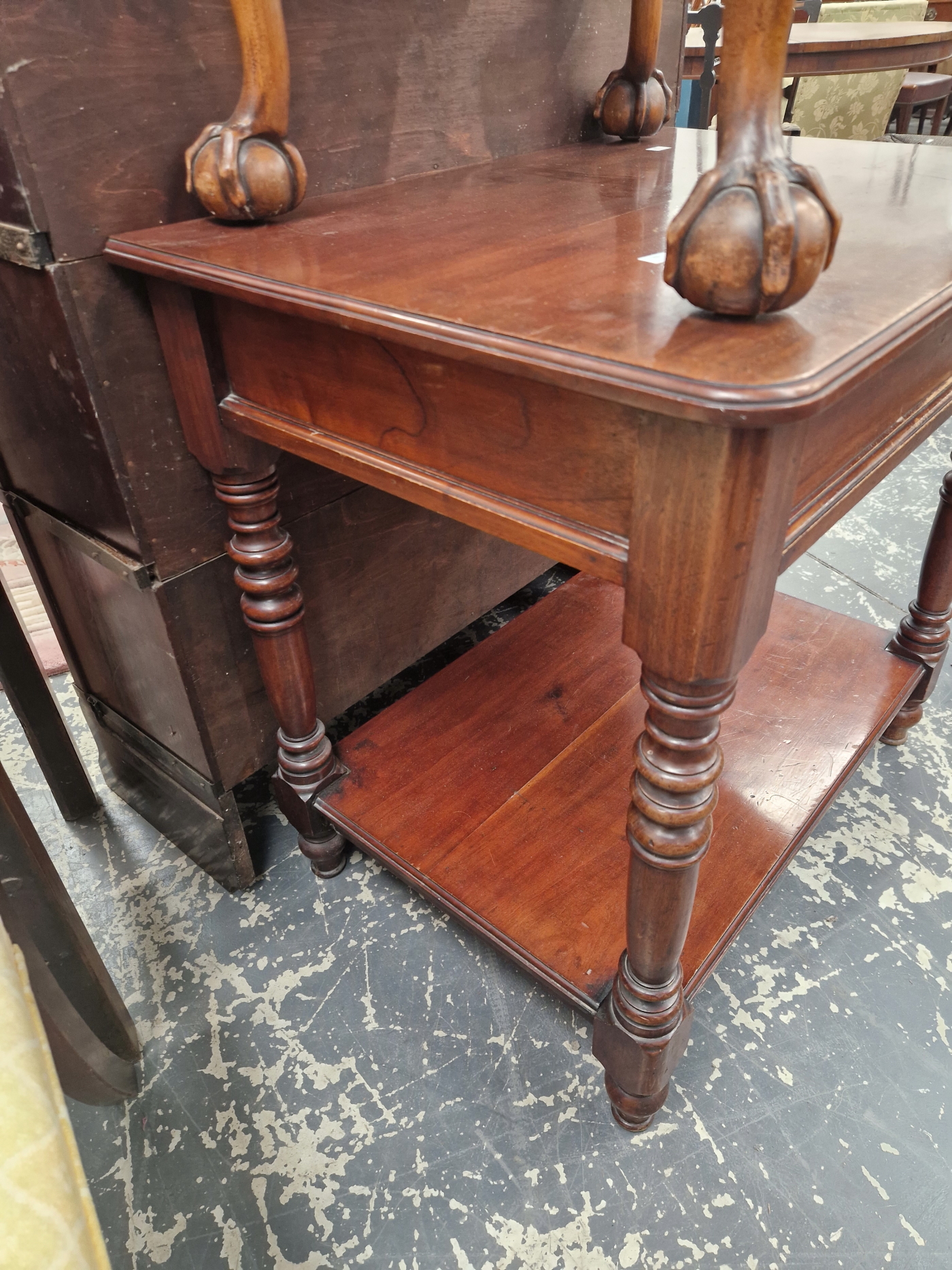 A VICTORIAN MAHOGANY TWO TIER TABLE WITH A SINGLE APRON DRAWER BELOW THE TOP.   W 78 x D 53 x H - Image 2 of 3