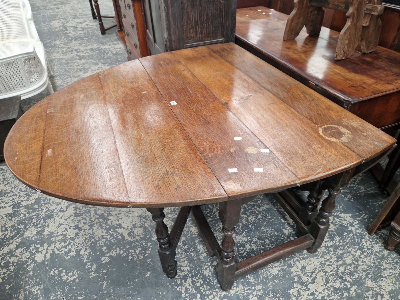 A 19th C. OAK OVAL DROP FLAP DINING TABLE ON BALUSTER TURNED LEGS - Image 3 of 5