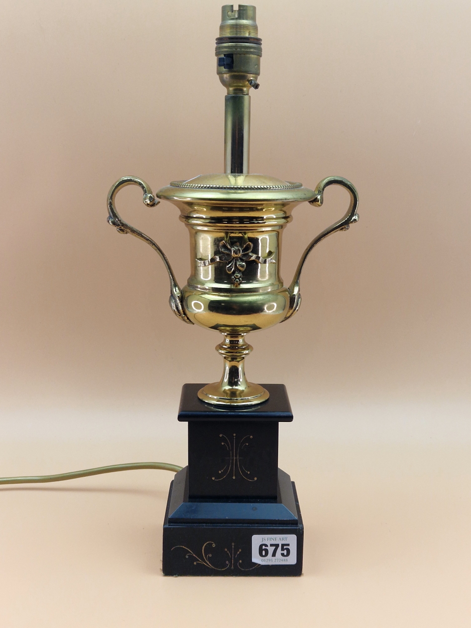 A BRASS TWO HANDLED URN AS A TABLE LAMP SUPPORTED ON A BLACK MARBLE BASE. H 39cms. - Image 2 of 3