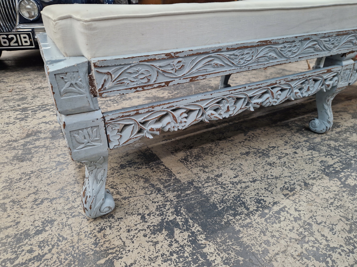 AN ANTIQUE CARVED INDIAN HARDWOOD DAY BED. - Image 2 of 6