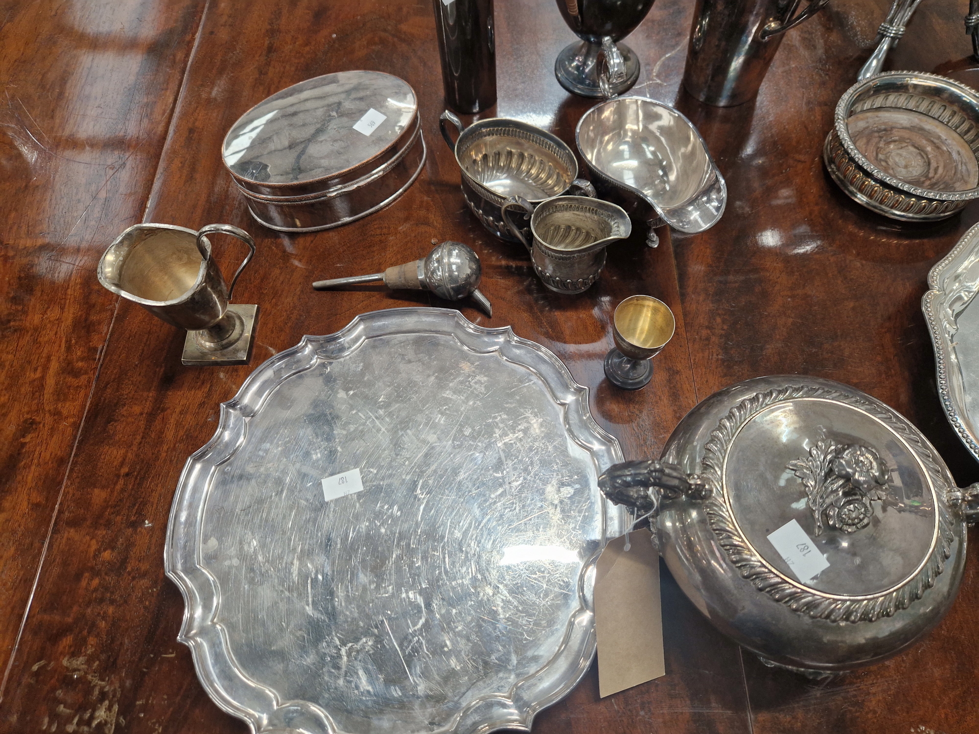 A COLLECTION OF ELECTROPLATE TO INCLUDE, VEGETABLE TUREENS, A COCKTAIL SHAKER, A KETTLE ON STAND - Image 2 of 4