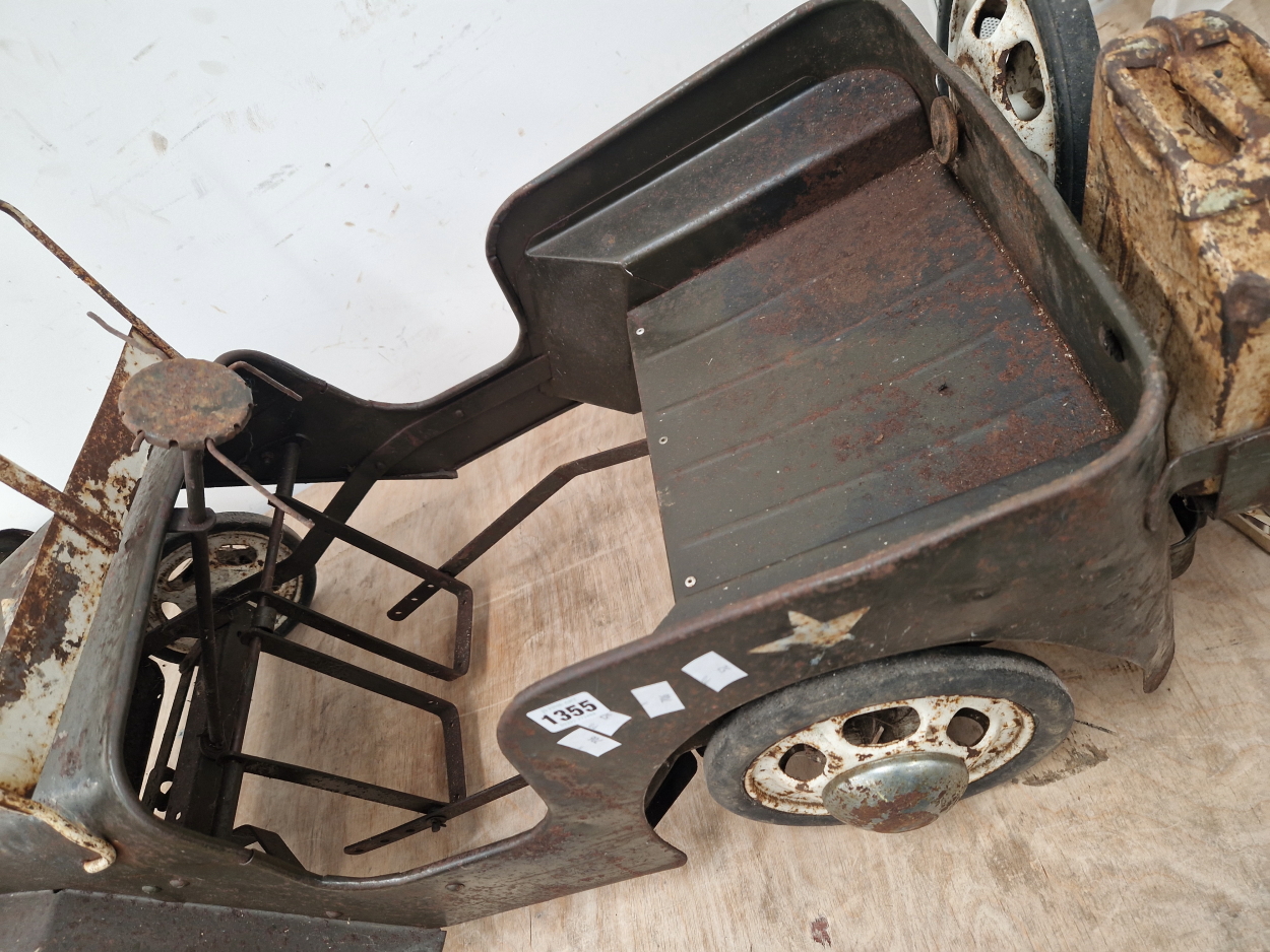 A RARE TINPLATE TRI-ANG? PEDAL CAR IN THE FROM OF A MILITARY JEEP. - Image 3 of 5