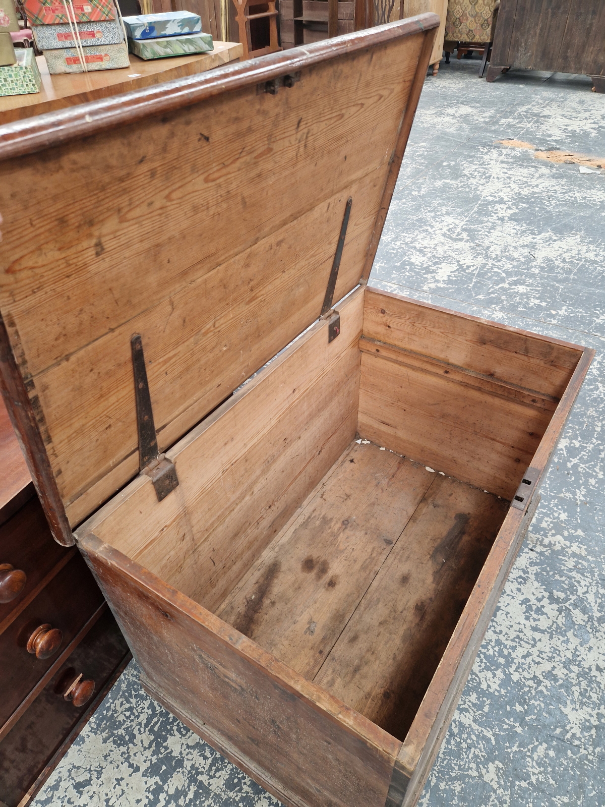 A STAINED PINE COFFER ON BAR FEET. W 100 x D 62 x H 65cms. - Image 4 of 4