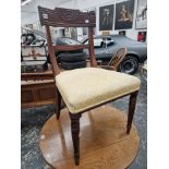 A PAIR OF REGENCY MAHOGANY DINING CHAIRS WITH REEDED UPRIGHTS AND HORIZONTAL BAR SPLAT