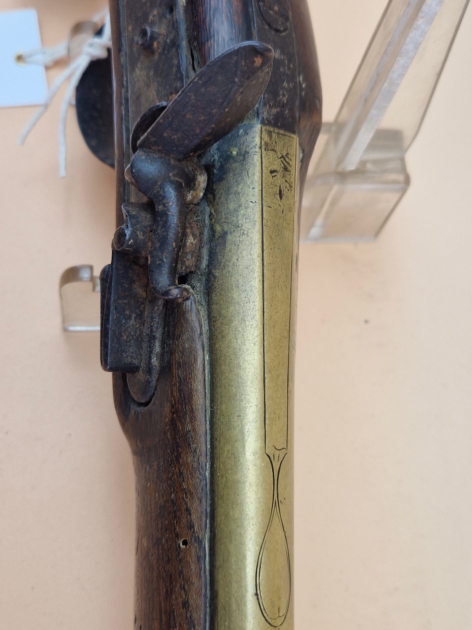 ATTRIBUTED TO MCDERMOTT, A BRASS BARRELLED FLINTLOCK PISTOL WITH A SQUARE SECTIONED GRIP - Image 7 of 7