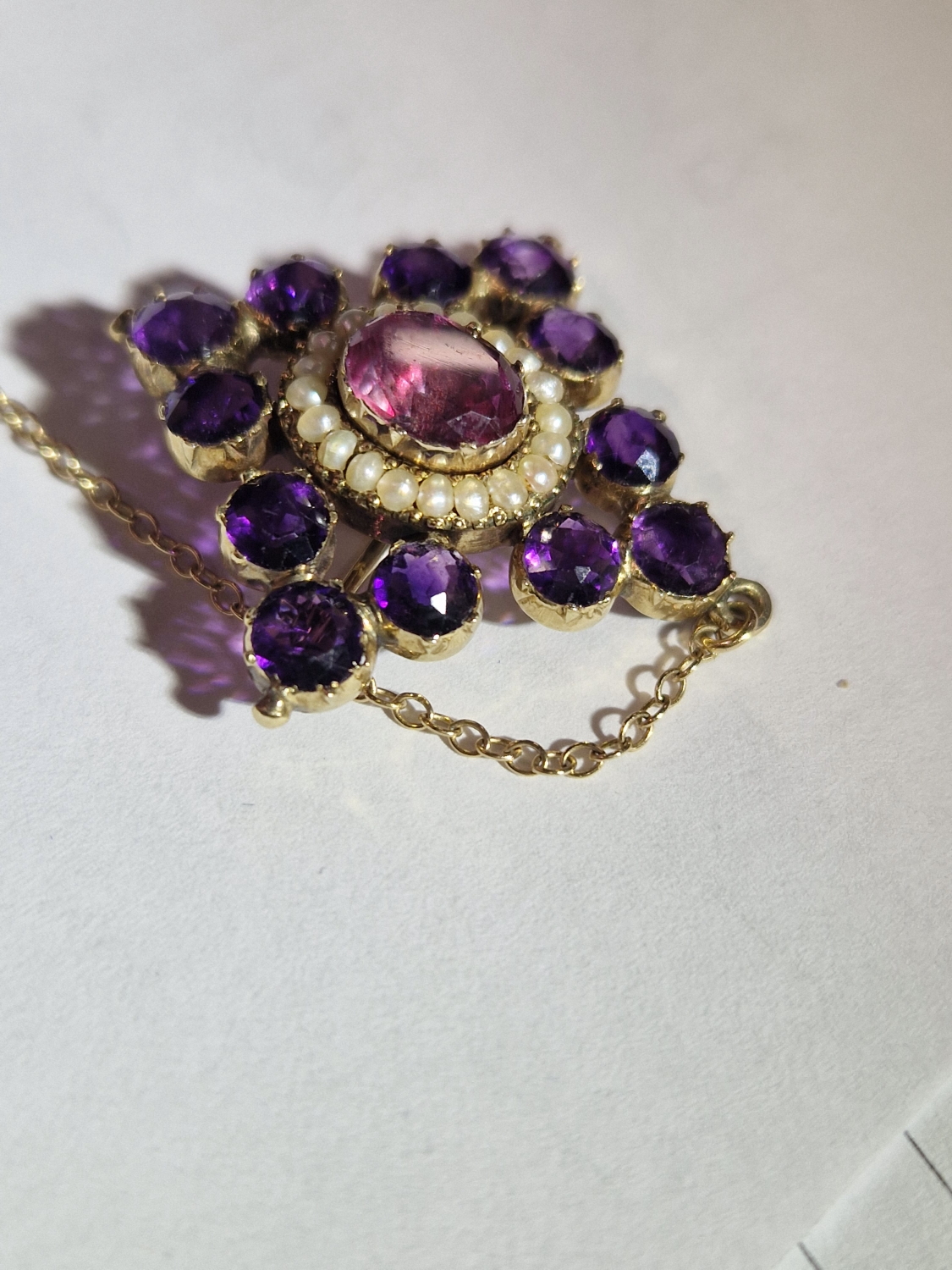 A VICTORIAN MOURNING BROOCH. THE GEMSET AND SEED PEARL BROOCH WITH A GLAZED PANEL TO THE REVERSE - Image 7 of 10