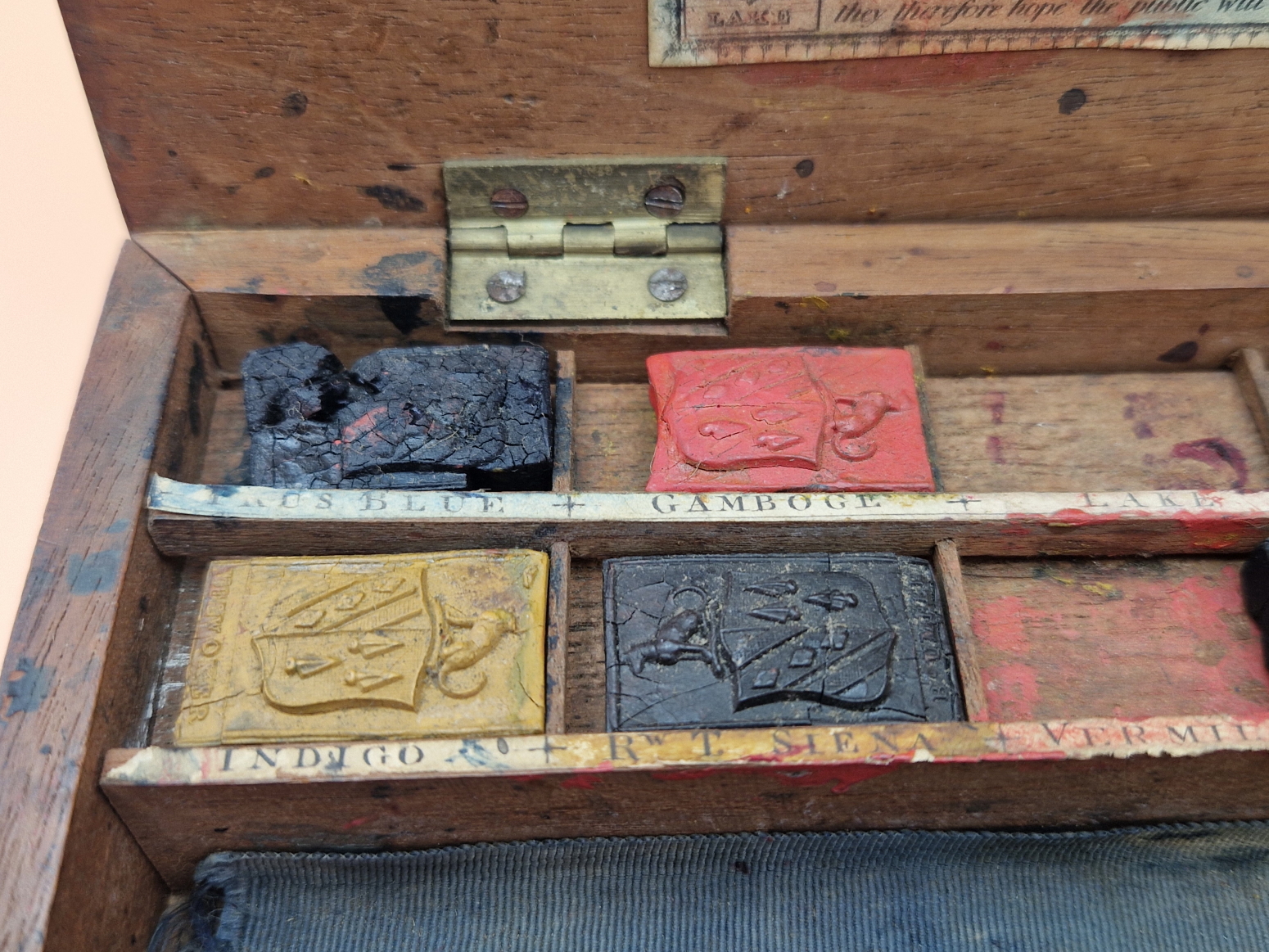 A LATE 19th C. REEVES MAHOGANY PAINT BOX CONTAINING SOME BLOCKS OF UNUSED PAINT AND CERAMIC PALETTES - Image 6 of 9