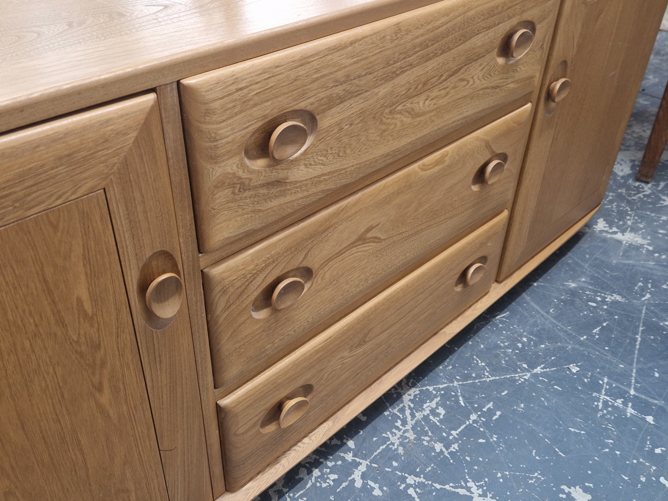 AN ERCOL PALE ELM LOW SIDEBOARD. - Image 2 of 2