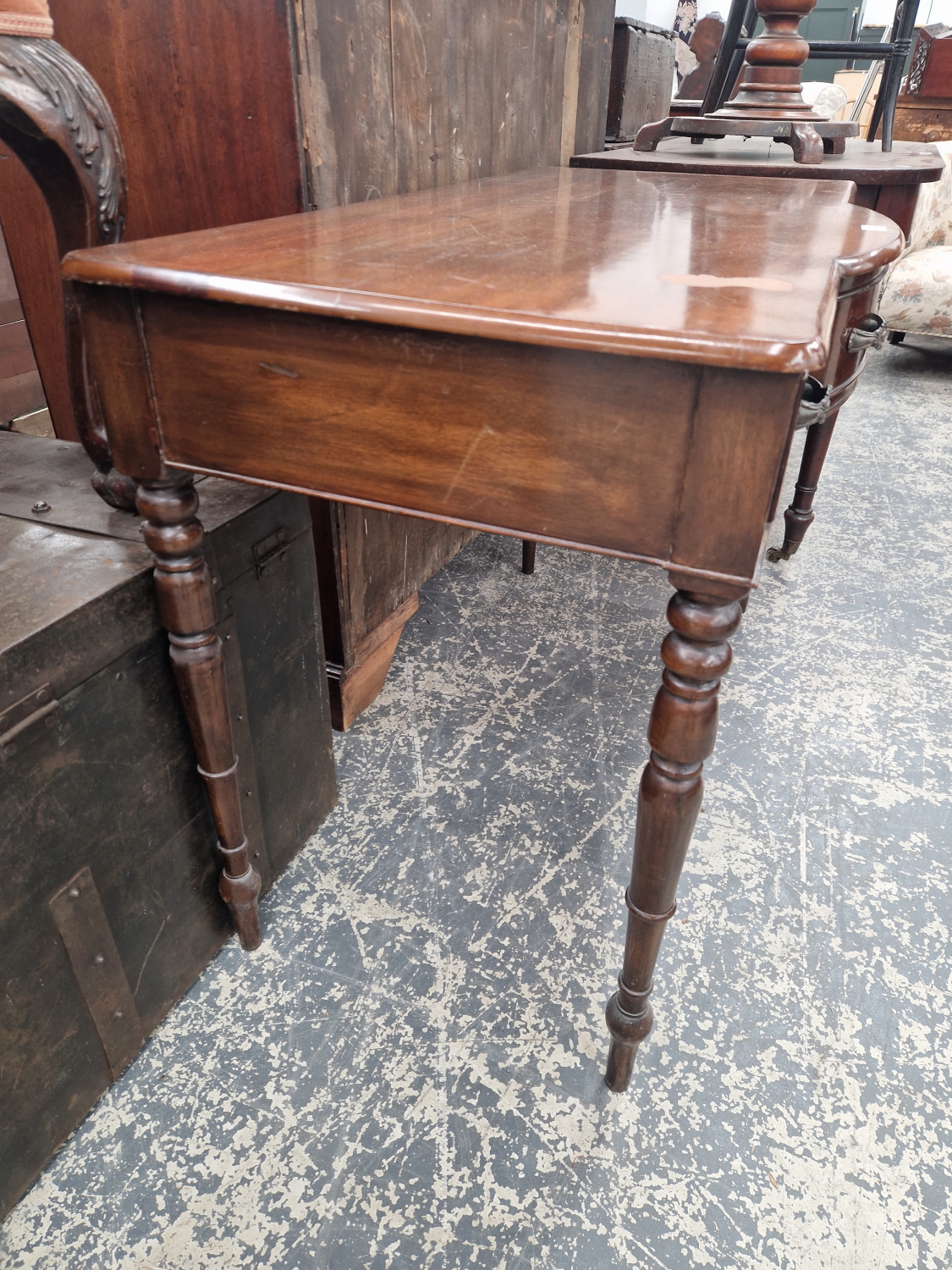 A MAHOGANY SIDE TABLE WITH THE CENTRAL BOW FRONTED DRAWER FLANKED BY TWO FLAT FRONTED DRAWERS, THE - Image 3 of 4