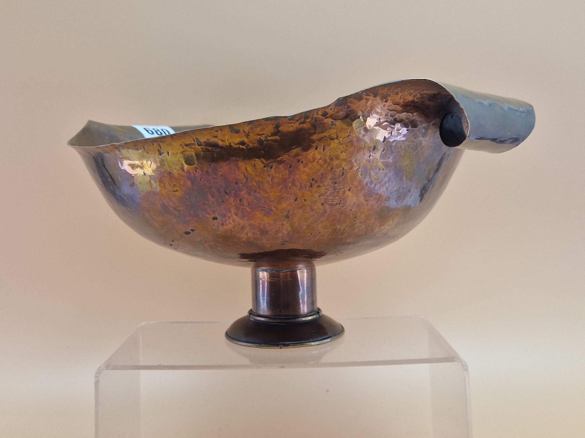 AN ARTS AND CRAFTS COPPER TWO HANDLED OVAL BOWL RAISED ON A CYLINDRICAL COLUMN AND CIRCULAR FOOT. - Image 2 of 6