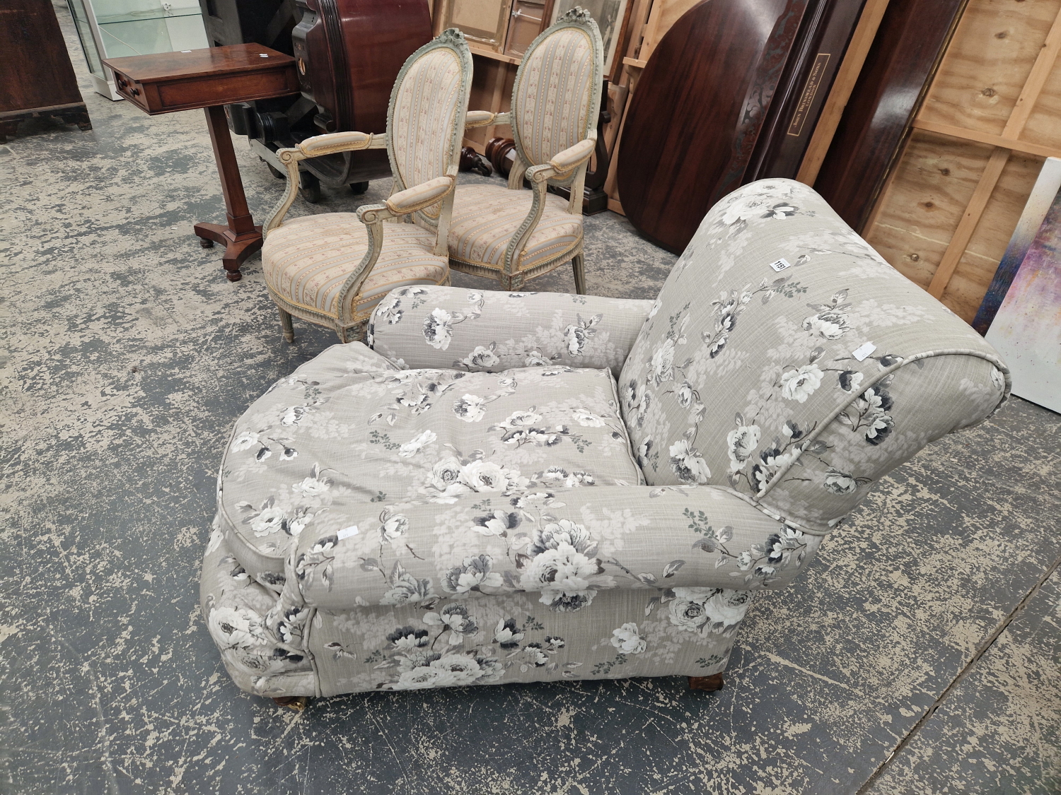 A HOWARD TYPE ARMCHAIR BY WILLIAM BIRCH UPHOLSTERED IN GREY FLORAL MATERIAL, ONE MAHOGANY BACK LEG - Image 3 of 6