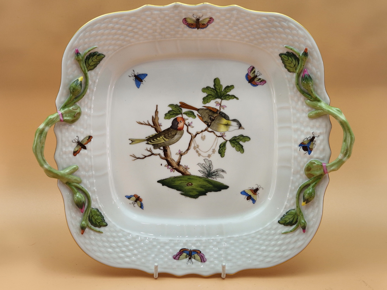 A COLLECTION OF HEREND: A BASKET, A BOWL, TWO COVERED BOXES, A TWO HANDLED PLATE AND ANOTHER WITH - Image 8 of 15